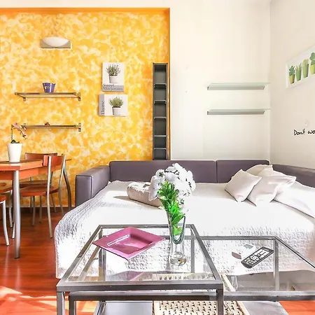 Alessia's Flat- Lorenteggio Apartment *